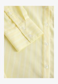 Vybrané, yellow white stripe