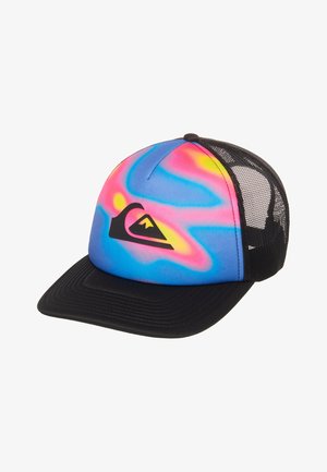 Casquette trucker avec panneau avant tie-dye coloré, dos en mesh noir, visière noire et logo noir au centre avant.