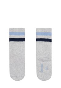 Graue Baumwollsocken mit gerippter Textur, die am Bündchen dunkelblaue und hellblaue Streifen aufweisen. Logo in hellblau im Bereich der Zehen.
