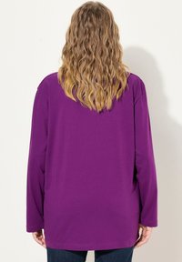 Ulla Popken GROSSE GRÖSSEN BASIC-V LANGARM  - Langarmshirt - classic dark purple