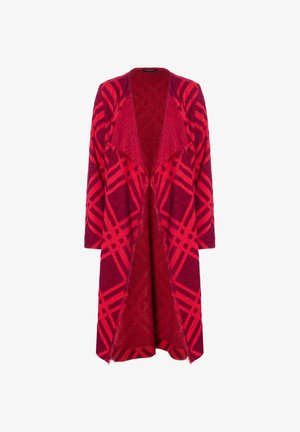 Rood en roze gestreepte open cardigan van zacht textuurstof, met een gedrapeerd silhouet en franjes langs de randen.