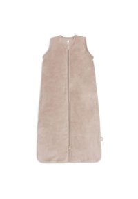 Mouwloze slaapzak van zacht beige stof. Voorzien van een centrale ritssluiting en een gladde textuur. Eenvoudig ontwerp met een label aan de onderkant.
