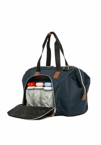 Sac de sport navy avec poignées noires, accents beiges et fermeture éclair argentée. Contient trois bouteilles isothermes dans un compartiment gris avec fermeture éclair.