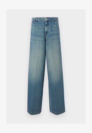 Bredbente blå denimbukser med høy midje, knappelukking, beltehemper og subtil falming på lår og knær.