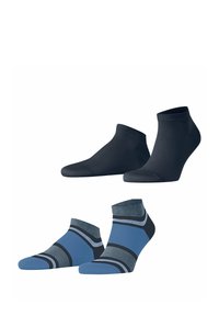 Knöchelsocken in Marine- und Blautönen. Das marinefarbene Paar ist einfarbig, während das blaue Paar horizontale graue und schwarze Streifen aufweist. Weicher Stoff.