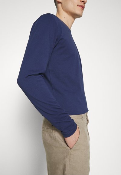 WOOD WOOD MEL WIZARD BADGE LONG SLEEVE - Langarmshirt - navy