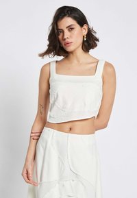 Top - white