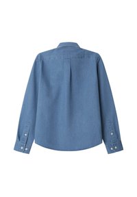 Camicia a maniche lunghe di colore azzurro chiaro, realizzata in denim. Presenta un orlo dritto, una piega posteriore singola e bottoni sui polsini.
