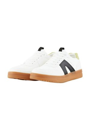 Sneakers bianchi con un design con accenti neri, suola intermedia testurizzata e suola in gomma. Presentano lacci e un'etichetta sul tallone per una facile calzata.