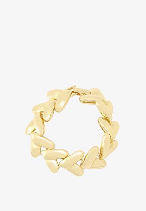 Bracciale in oro con maglie a forma di cuore interconnesse, dall'aspetto lucido e riflettente, che conferisce una texture liscia.