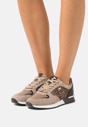 Trainers - taupe