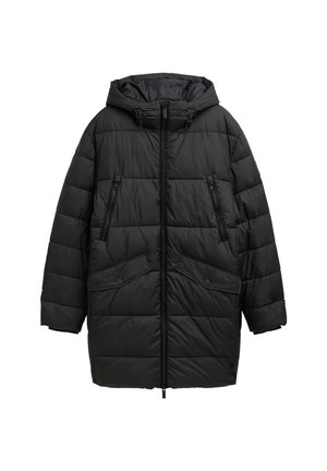 Musthave musta puffer-jakk, millel on peur, ees lukk, kaks lukuga rinnataskut ja kaks suurt klapiga taskut. Tikkimisstruktuuri disain.