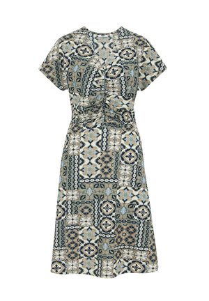 Sukienka z krótkim rękawem z geometrycznym wzorem w ziemistych odcieniach, łączącym zieleń, niebieski i beż, z marszczonym detalem w talii.