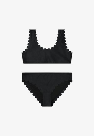 Schwarzes Bikini-Set mit gewelltem Rand an Oberteil und Unterteil, glatter Textur und einem schlichten Design mit minimaler Hardware.