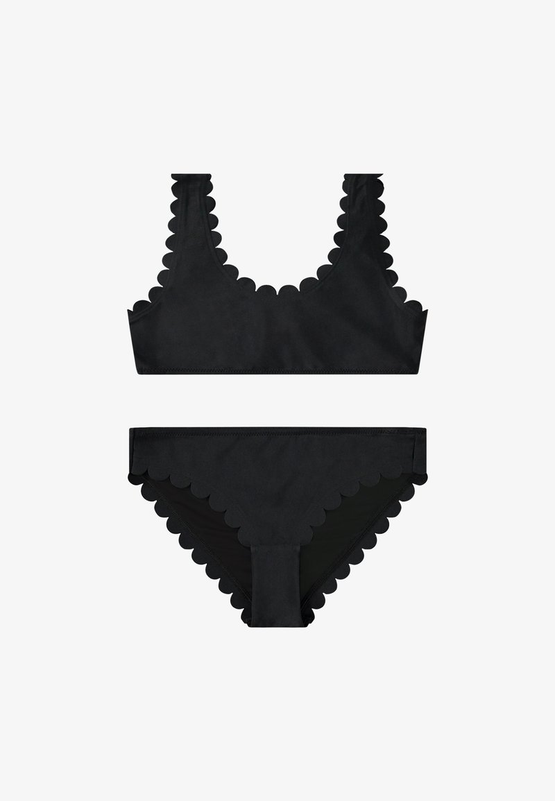 Conjunto de biquíni preto com bordas recortadas no top e na parte de baixo, textura suave e um design simples com hardware mínimo.