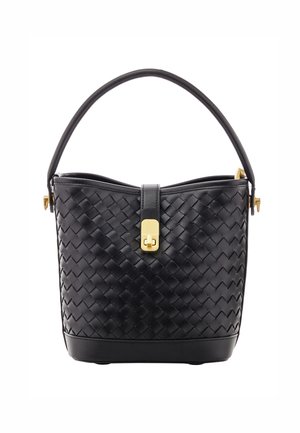 Borsa a tracolla in pelle intrecciata nera con forma arrotondata, manico superiore, accessori in oro e chiusura sicura. Superficie texture con dettagli visibili.