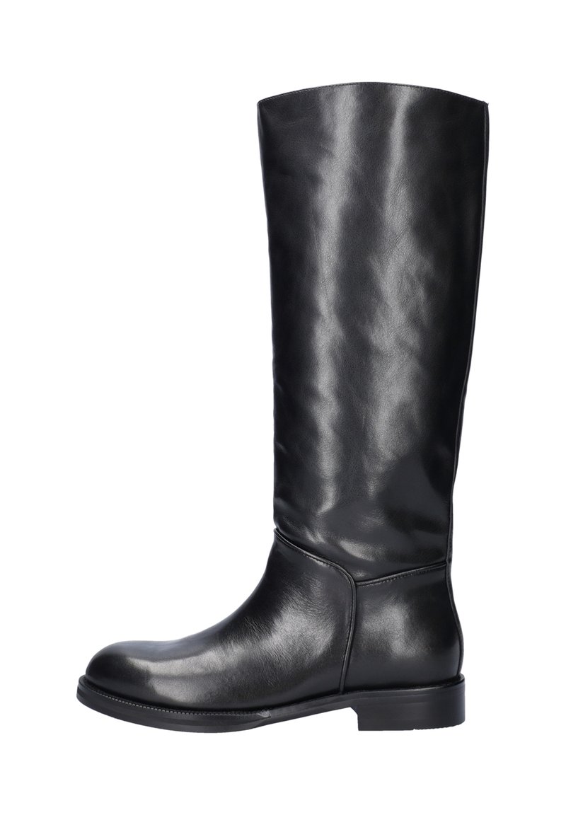 Zwarte leren kniehoog laars met een gladde textuur, ronde neus en een lage blokhak. Heeft een eenvoudig ontwerp zonder zichtbare hardware.