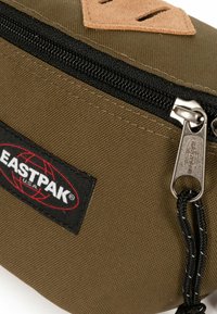 Eastpak SPRINGER - Marsupio - green