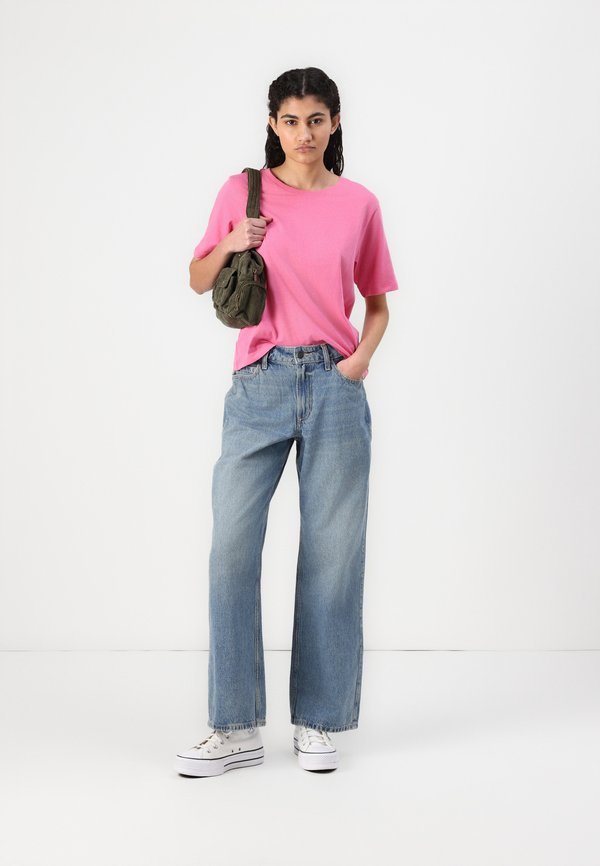 Curvy High-Rise Medium Wash Baggy Jeans - Relaxed fit jeans3