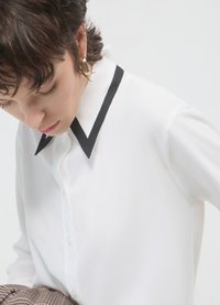 Calliope PROFILI A CONTRASTO - Hemdbluse - bianco lana