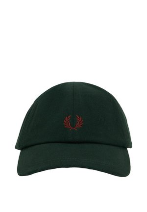 Cappellino da baseball verde scuro con visiera curva e piccolo logo ricamato di corona di alloro rossa al centro frontale.
