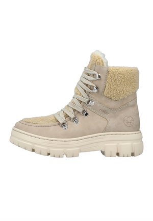 Bottines beiges avec un col en fausse fourrure texturée, un design à lacets et une semelle en caoutchouc épaisse avec un motif à forte adhérence.