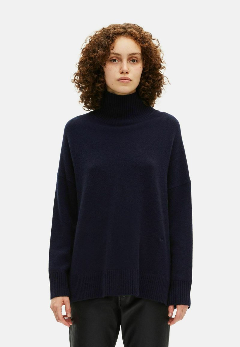 Maglione a dolcevita navy in morbido filato, con una vestibilità ampia, polsini e orlo a costine, tessuto testurizzato e spalle scese.