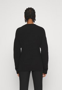 NA-KD Strickpullover - black