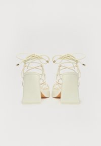Thumbnail Image 3