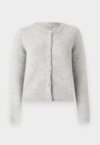 Gilet gris clair avec un col rond, une fermeture à boutons, un ourlet côtelé et un décolleté orné d'accents ressemblant à des perles. Texture douce.