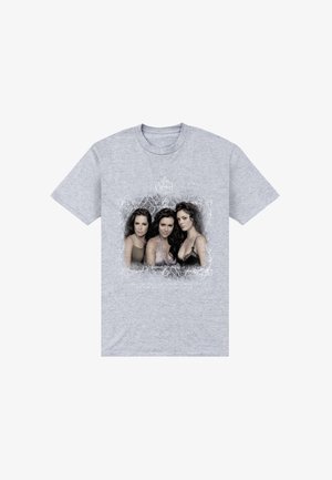 Grå bomuld t-shirt med et grafisk print af tre kvinder omgivet af udsmykkede hvide mønstre og tekst i en dekorativ skrifttype.