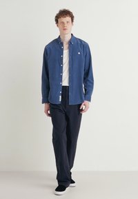 DOCKERS ORIGINAL LOOSE PLEATED - Trousers - navy blazer