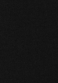 Zwarte stof met een glad, licht gestructureerd oppervlak, met een uniforme kleur en een strak geweven patroon, ideaal voor diverse toepassingen.