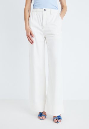 UTILITY STELLA LINE - Laza szabású farmerek - white denim