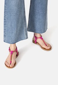 Inuovo Sandály s odděleným palcem - pink