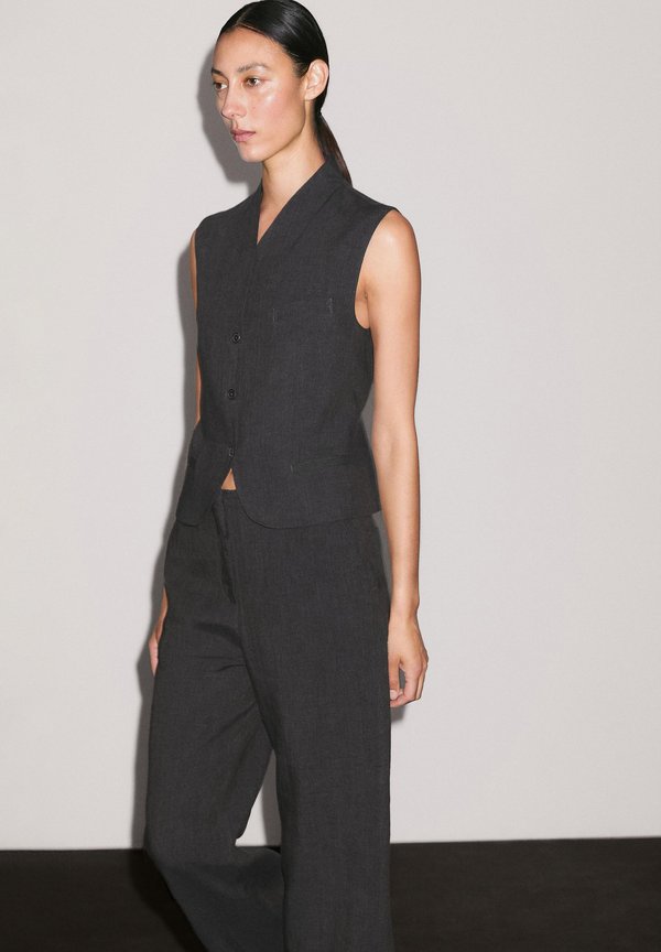 LIGHTWEIGHT STRAIGHT FIT - Trousers3