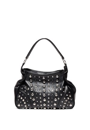 Sac à main en cuir noir avec une poignée unique, décoré de multiples clous en argent de différentes tailles sur la surface avant.