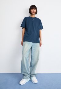 Nike Sportswear AIR MAX 90 - Sneakers low - white/light silver/glacier blue/wolf grey/summit white/photon dust