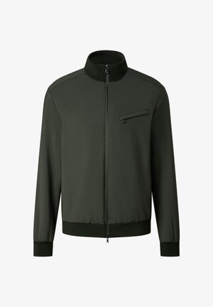 Tmavě zelená bunda na zip s vysokým límcem, zipovou kapsou na levé straně na hrudi a žebrovanými manžetami a lemem.