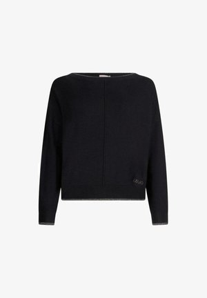 Musta lyhyt neulepusero pitkillä hihoilla, pyöreällä kaula-aukkolla ja metallisella yksityiskohdalla helmassa. Ominaisuuksiin kuuluu yksinkertainen ja puhdas muotoilu, jossa on keskimmäinen sauma.