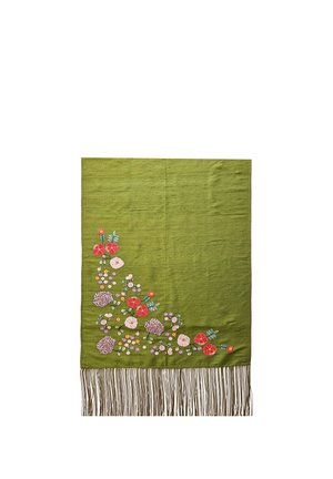 Grüner Stoffschal mit floraler Stickerei in Rot, Pink und Lila an einer Ecke und langen Fransen an einer Kante.