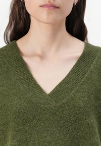Vero Moda VMBOOM V NECK VER - Strickpullover - cypress