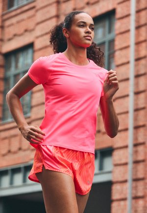 RUN CLOUDSPUN SS TEE W - T-skjorte til trening - sunset glow