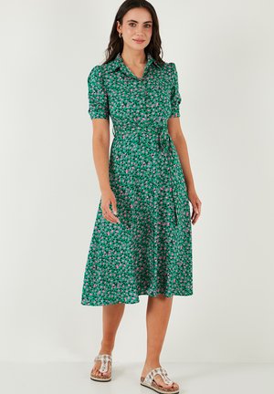 LELA REGULAR FIT - Shirt dress - green