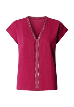 Blusa magenta a maniche corte con scollo a V e dettagli in pizzo verticale lungo il davanti e il collo.