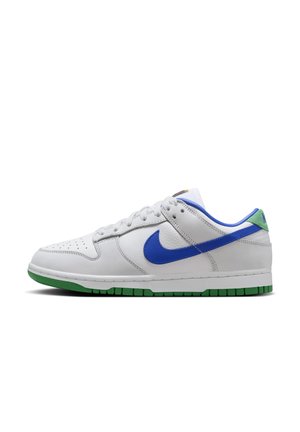 Sneakers - white