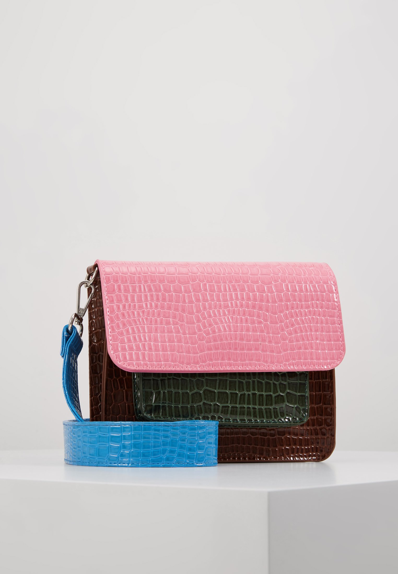 HVISK CAYMAN POCKET Skulderveske pink Zalando.no HVISK CAYMAN POCKET Skulderveske pink Zalando.no