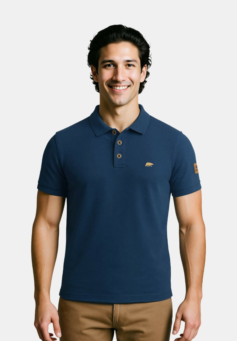 Navyblauw poloshirt van textuurstof met een drieknoopsluiting en een klein gouden berenlogo op de borst. Korte mouwen, casual pasvorm.
