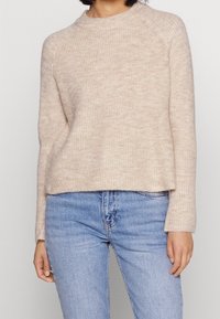 Pieces Petite Stickad tröja - beige