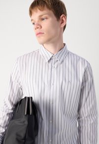 Calvin Klein MULTI STRIPE STRETCH SLIM - Camisa - gray marble